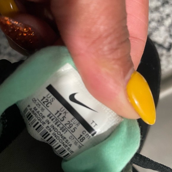 Nike - Picture 5 of 5